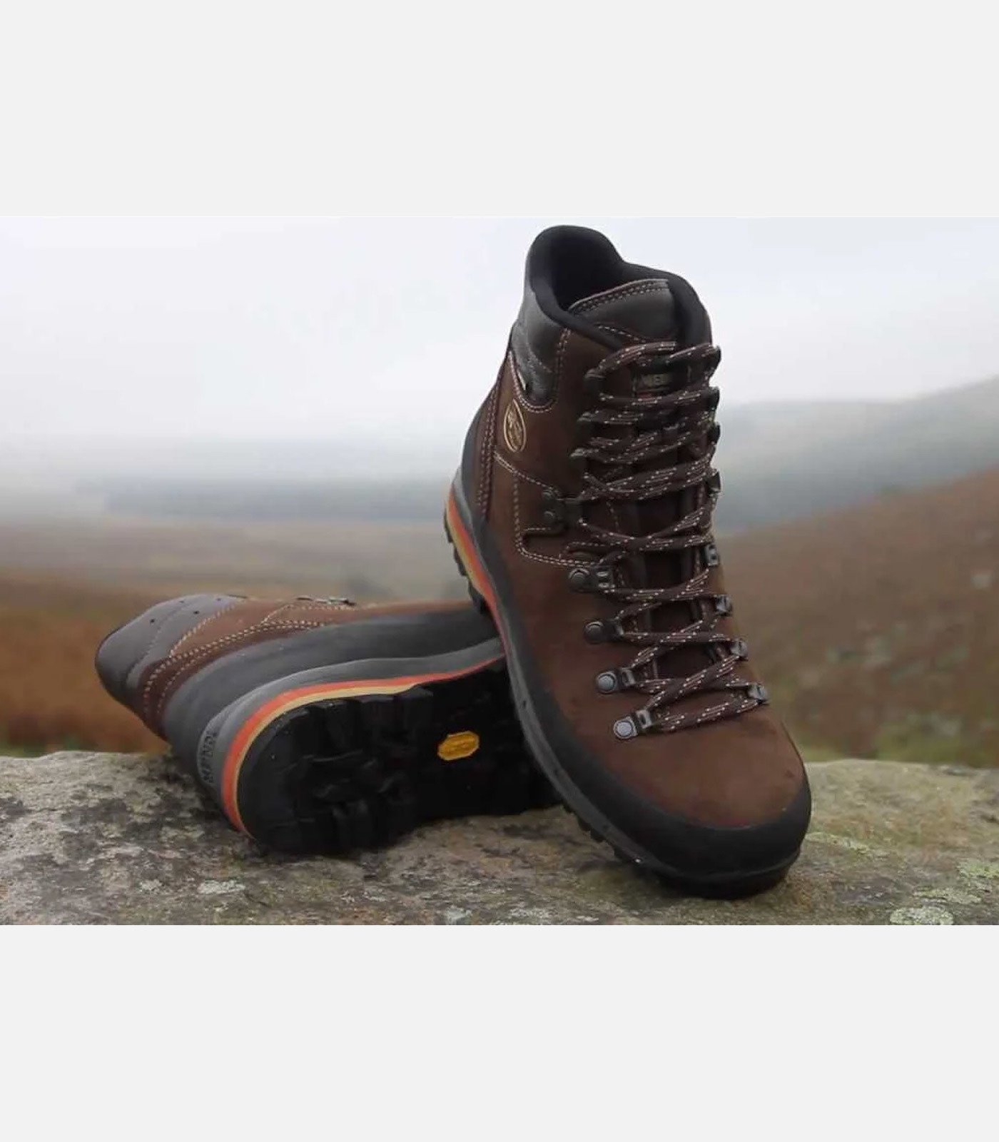 Zapatillas de Trekking Gorbeia en Marrón para Hombre: Máxima Protección y  Agarre en Cualquier Terreno