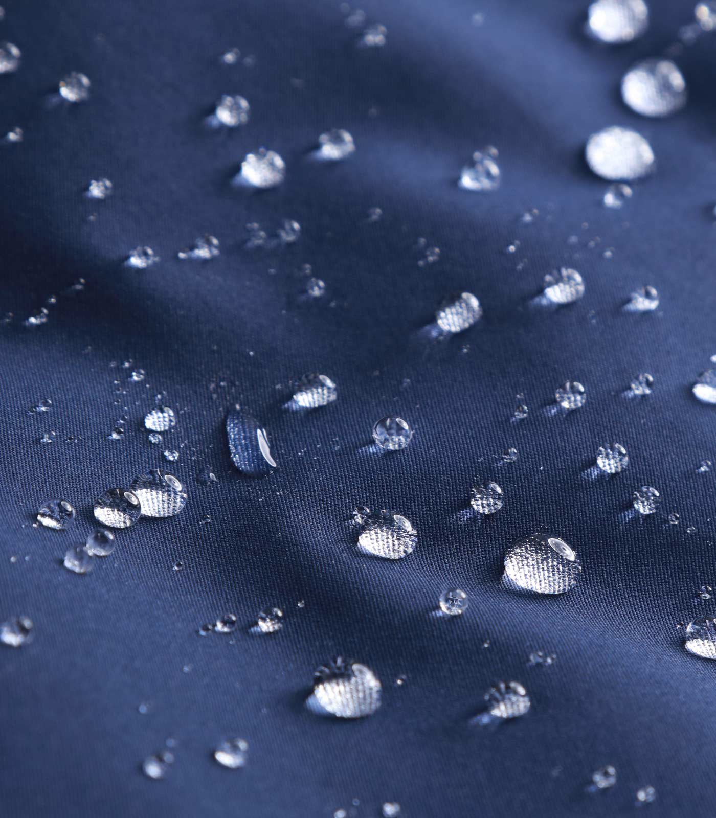 Cómo repele el agua la ropa impermeable?