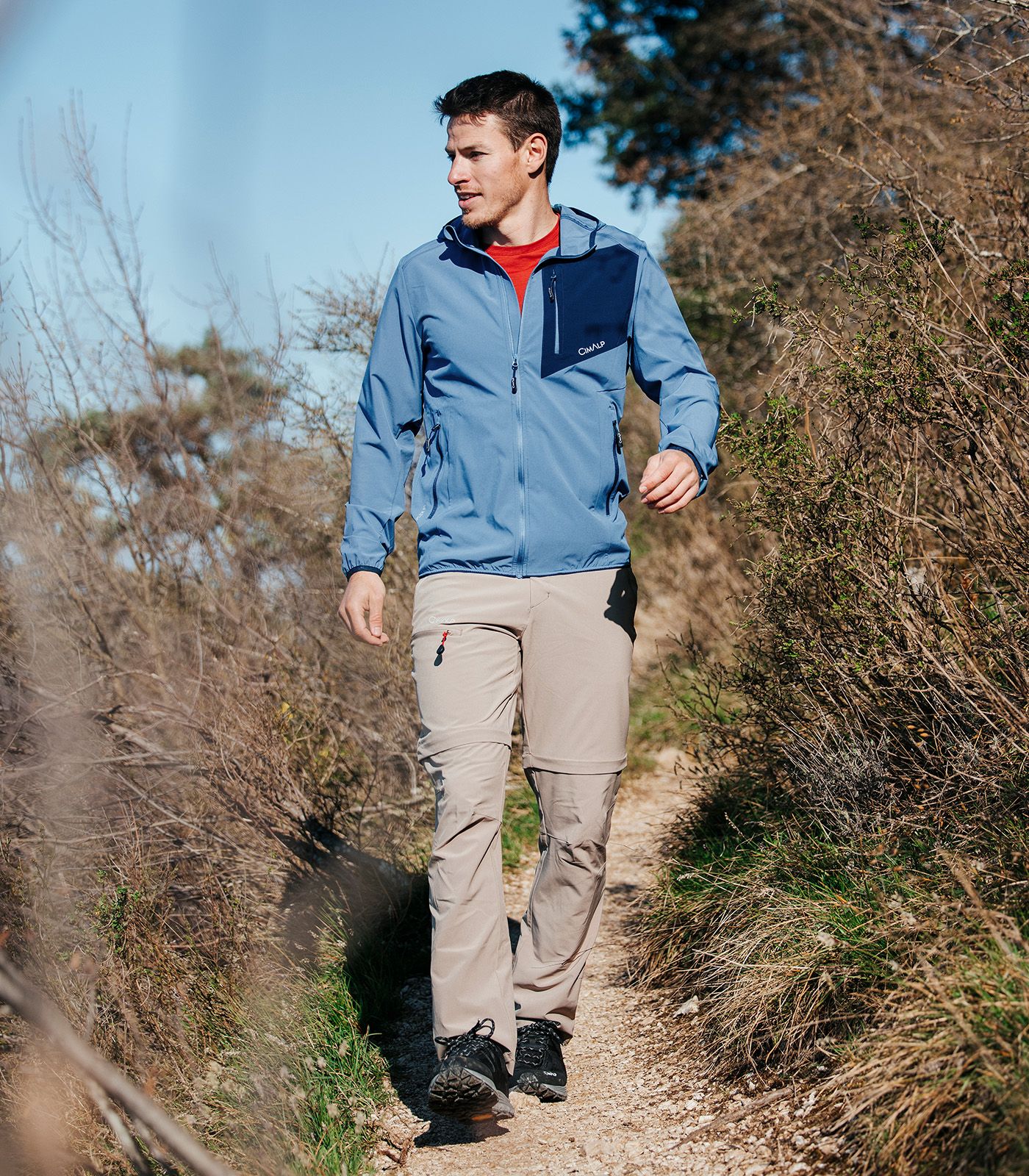 Chaqueta cortaviento y elástica