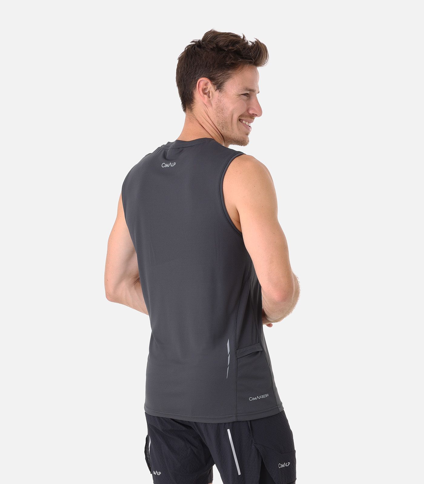 Camiseta de tirantes técnica ultraligera y compactable