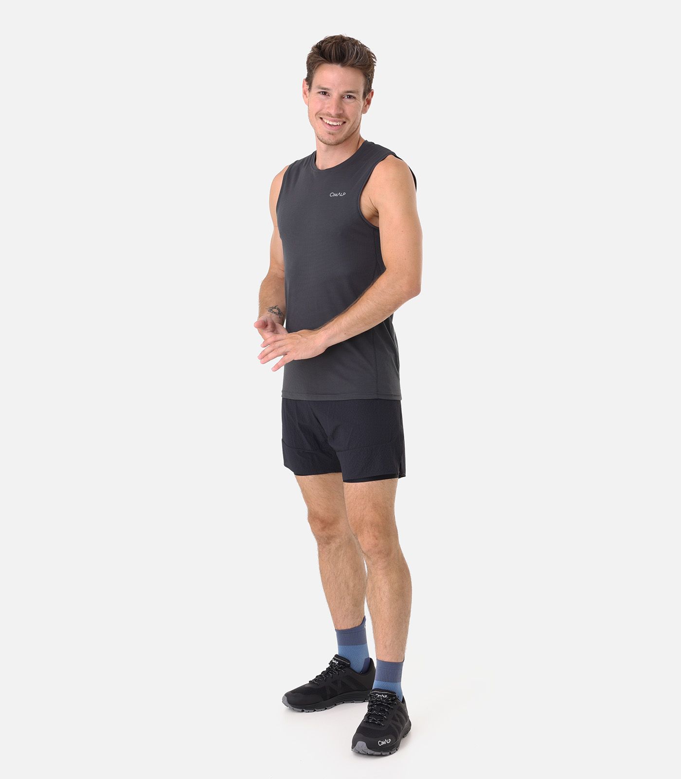 Camiseta de tirantes técnica ultraligera y compactable