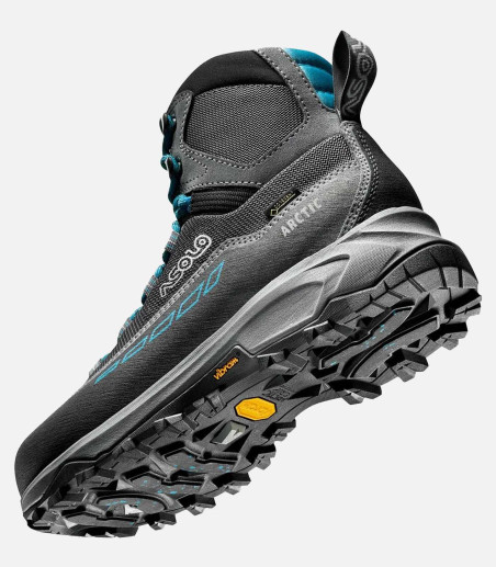 Zapatos de senderismo de invierno y raquetas de nieve ASOLO.