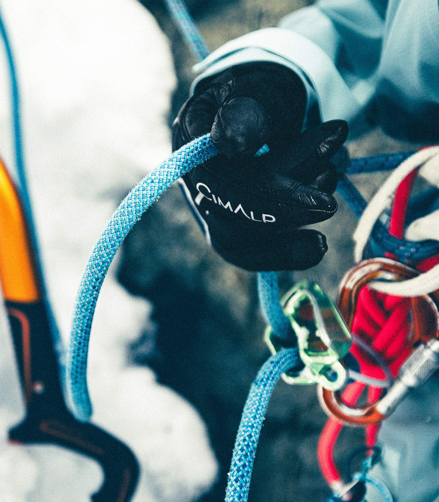 Waterproof mountaineering gloves