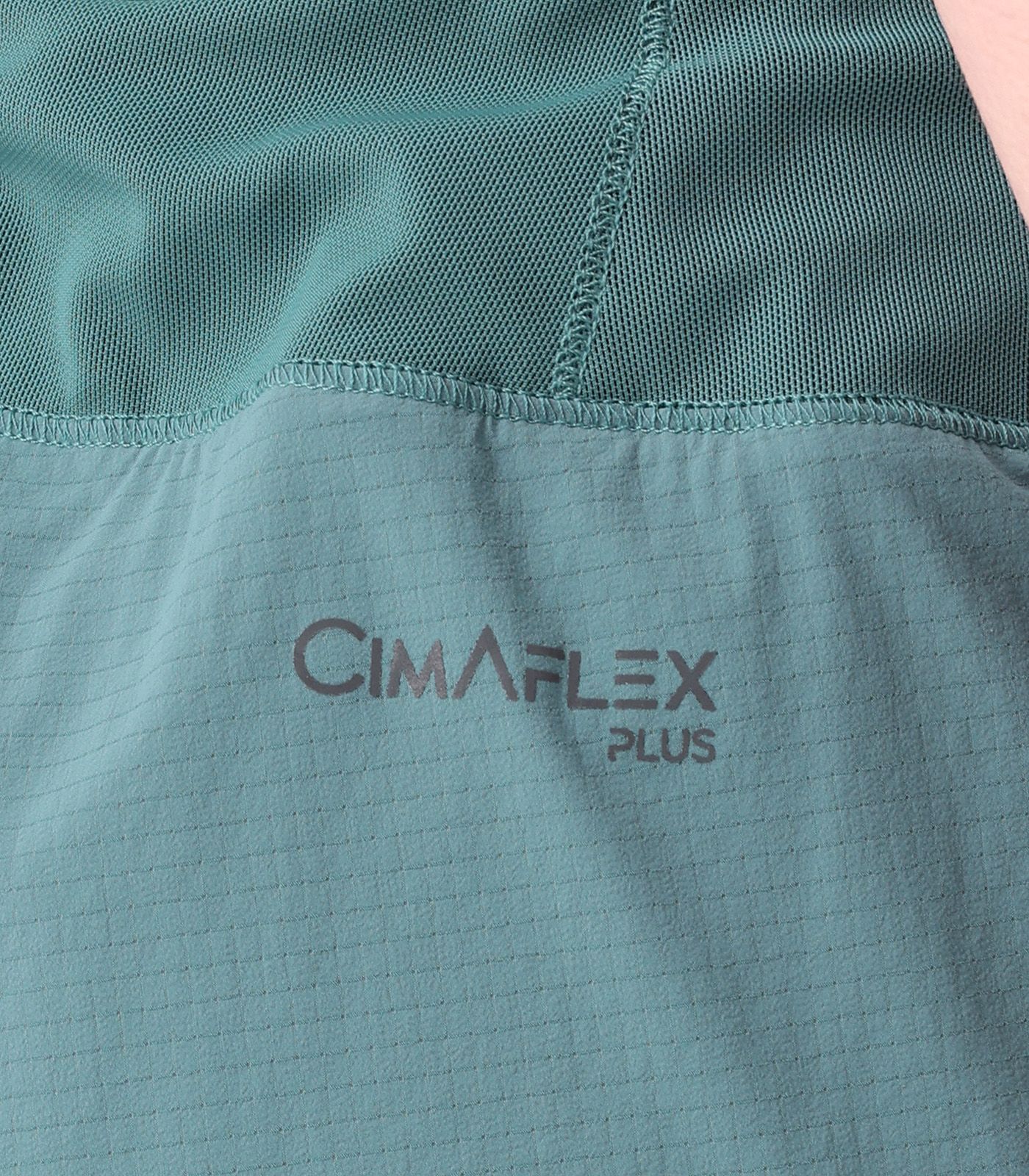 Short de trail con braga ultraligera y cintura múltiples bolsillos